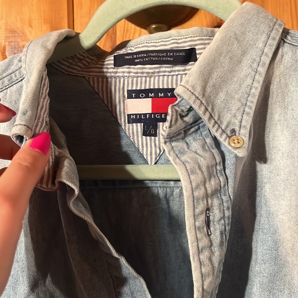 Tommy Hilfiger Light Wash Denim Jacket with Embroidery | Size: Large - Picture 4 of 7